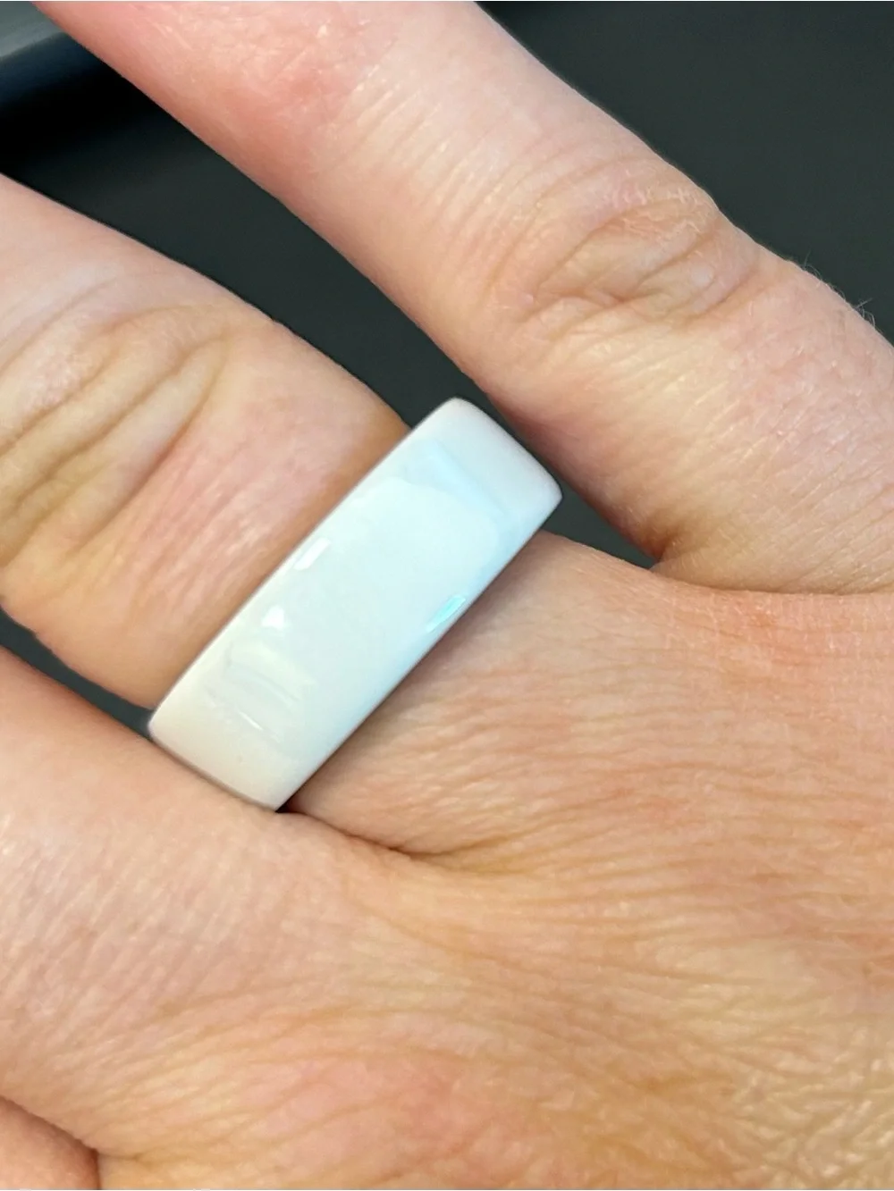 Oura Ring 4 (Ceramic) — Cloud — Size 8